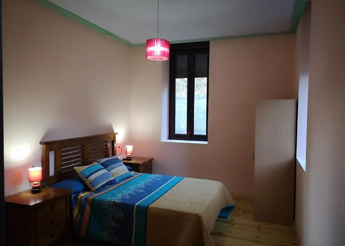 木屋 La Nueva Escuela La Omañuela