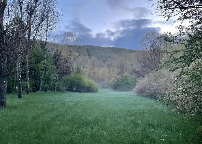 木屋 La Nueva Escuela La Omañuela